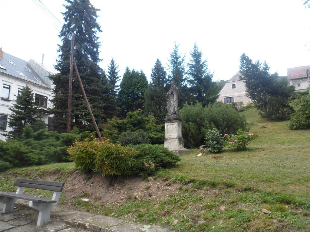 Pension Mikulka Mikulov v Krusnych Horach Bagian luar foto