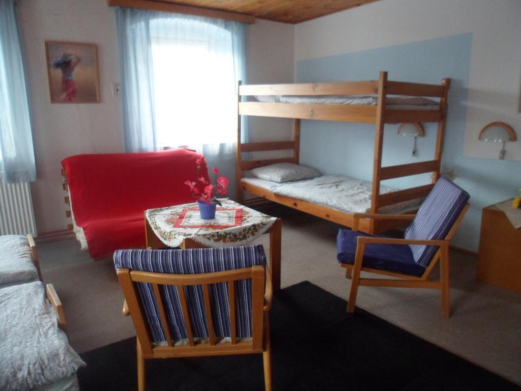 Pension Mikulka Mikulov v Krusnych Horach Bagian luar foto